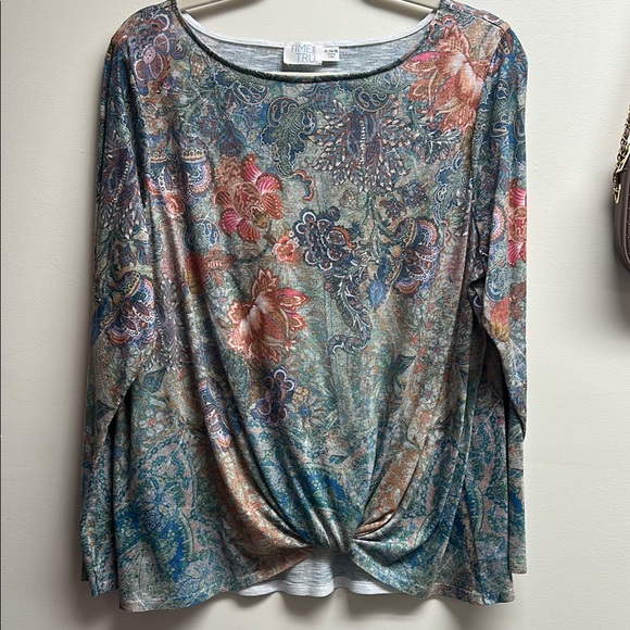 Women's Floral Long Sleeve Top - Picture 2 of 7